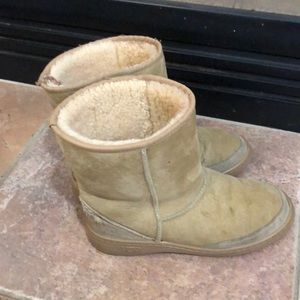 UGG Brand Classic Shearling Lined Short Boot sz 9